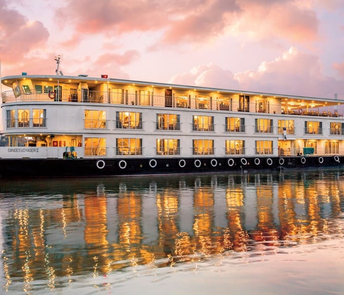uniworlds ganges voyager in india