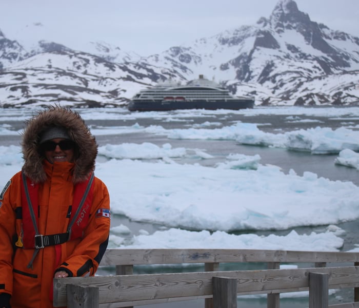 Claire and Le Commandant Charcot in Tasiilaq