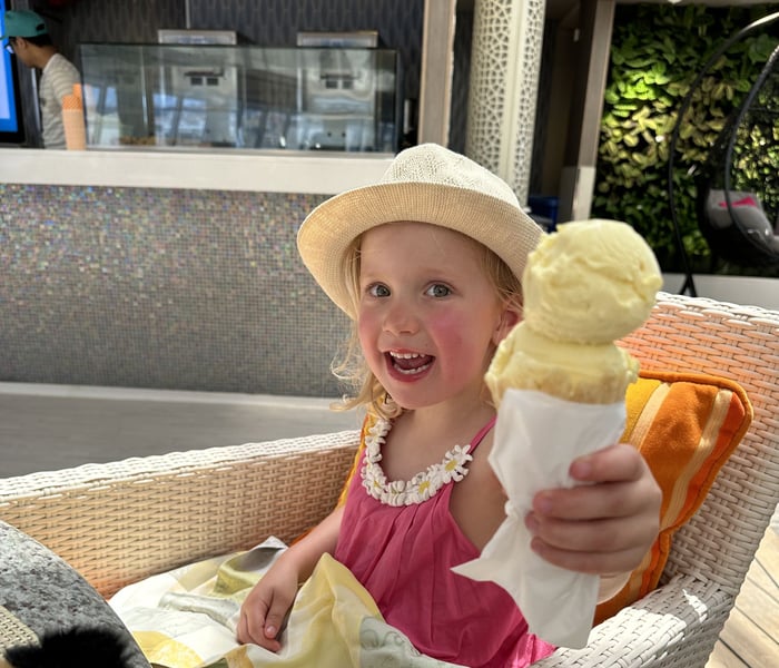 Crystal Cruises - Crystal Serenity - Isabella in Scoops ice cream bar
