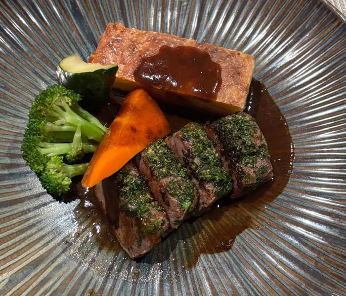 Dining on Emerald Sakara