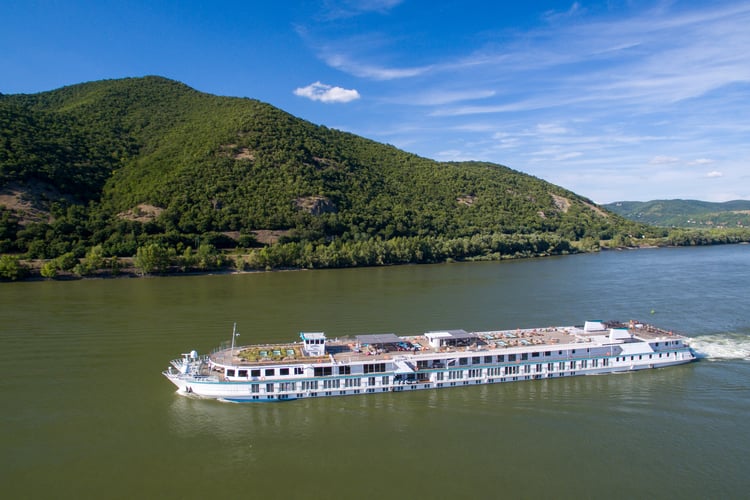 Riverside_Mozart_Danube_Hungary
