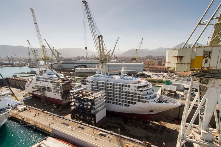 Silver Spirit stretching in Palermo