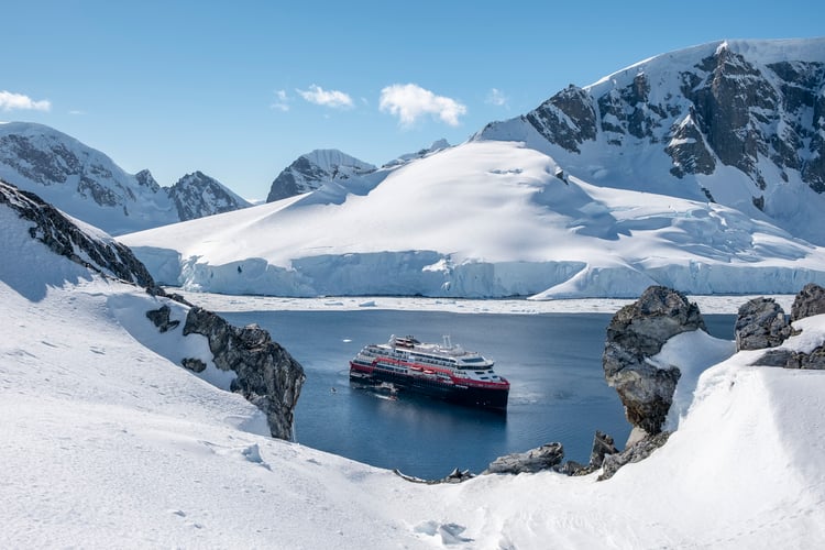 Hurtigruten Roald Amundsen review - Antarctica expedition (photo by Andrea Klaussner)