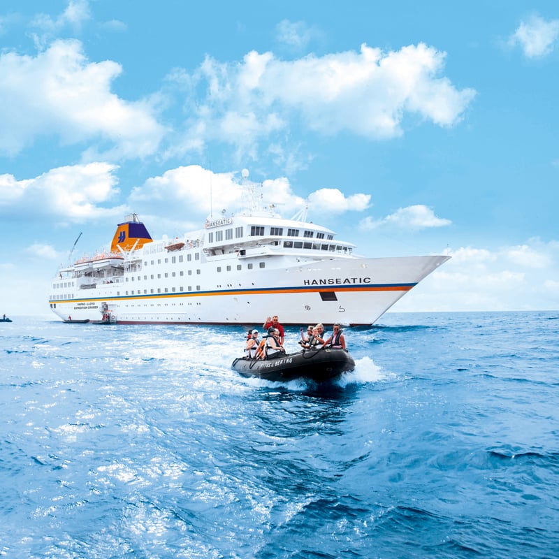 Hapag-Lloyd Hanseatic and Zodiac