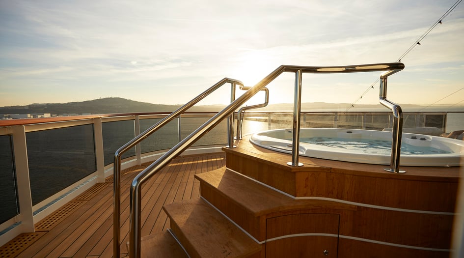 Regent Seven Seas Splendor - Regent Suite hot tub