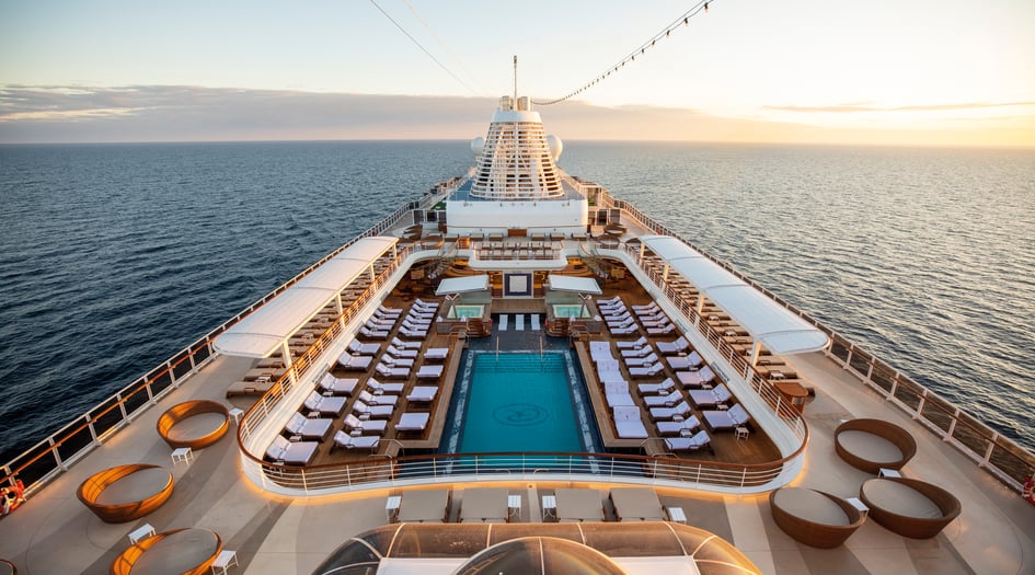 Regent Seven Seas Splendor - Pool deck