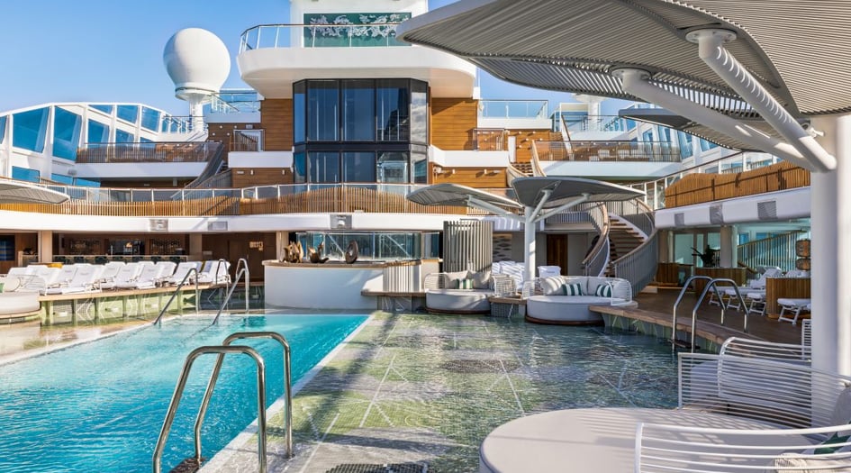 Oceania Vista - Pool Deck