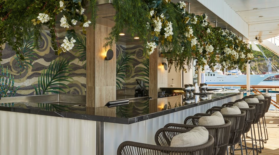 Wind Surf - Pool Bar